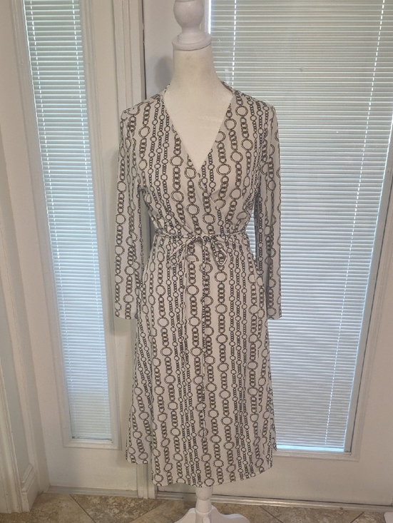 Banana Republic Dresses & Skirts - Banana Republic Chain Link Print Jersey Wrap Dress - White/Gold Size Small